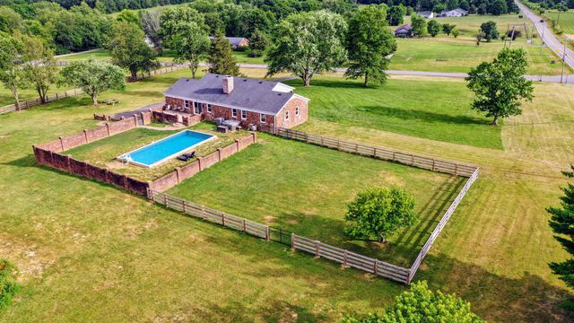 121 Paradise Camp Road, Harrodsburg, KY 40330