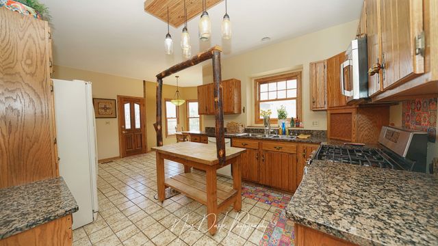 17665 W Julie Lane, Gurnee, IL 60031
