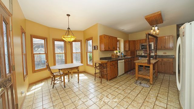 17665 W Julie Lane, Gurnee, IL 60031
