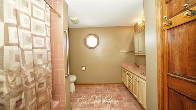 17665 W Julie Lane, Gurnee, IL 60031