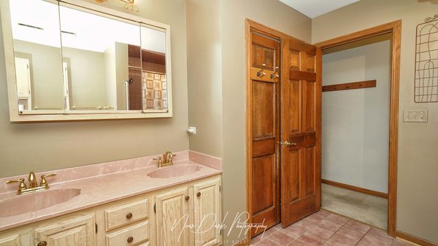 17665 W Julie Lane, Gurnee, IL 60031