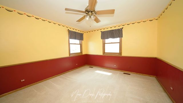 17665 W Julie Lane, Gurnee, IL 60031
