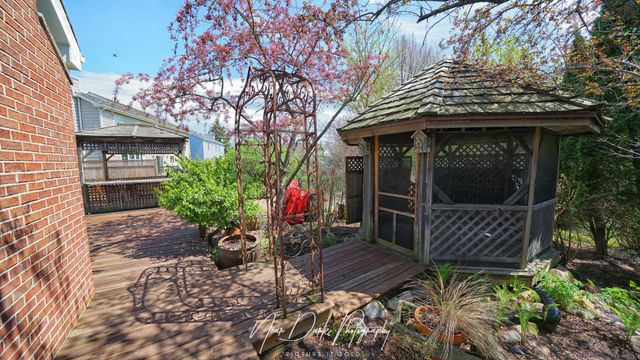 17665 W Julie Lane, Gurnee, IL 60031