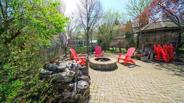 17665 W Julie Lane, Gurnee, IL 60031