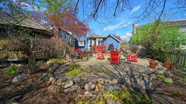 17665 W Julie Lane, Gurnee, IL 60031