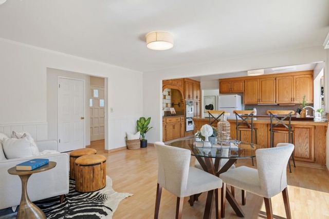 1102 Blue Lake Square, Mountain View, CA 94040