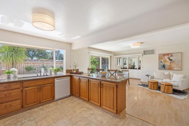 1102 Blue Lake Square, Mountain View, CA 94040