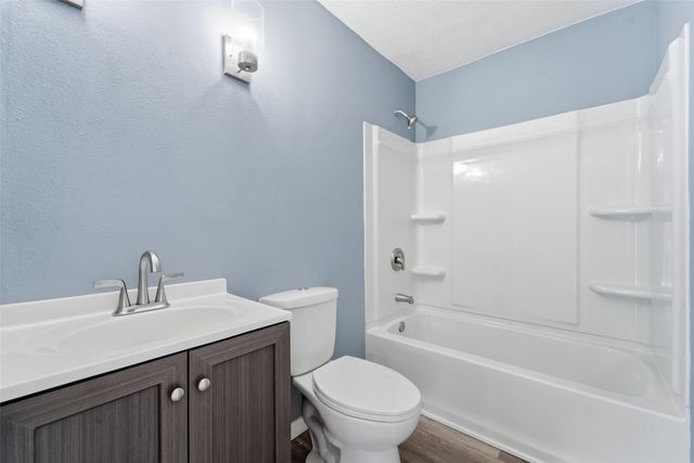 3910 Indianapolis Avenue, Des Moines, IA 50317