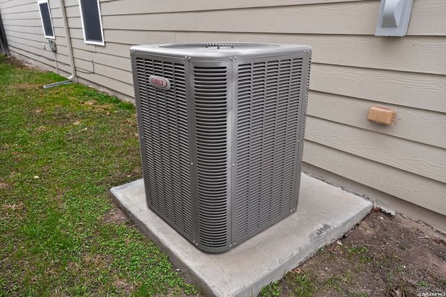 9527 Apple Ridge Ln, San Antonio, TX 78239