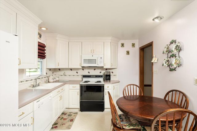 19 Highbridge Road, New Egypt, NJ 08533