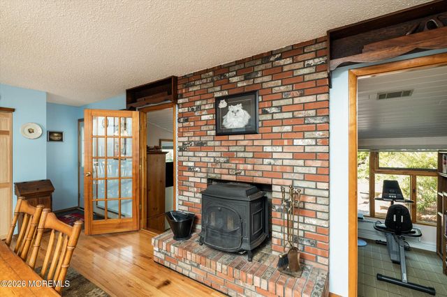 19 Highbridge Road, New Egypt, NJ 08533