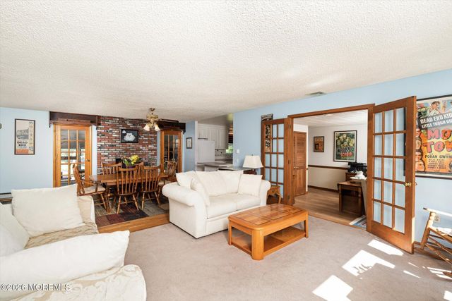 19 Highbridge Road, New Egypt, NJ 08533