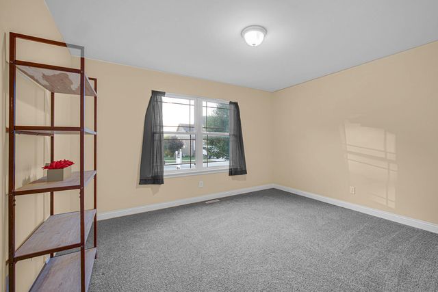 605 Hatch Lake Pkwy, Valparaiso, IN 46385