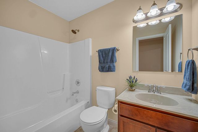 605 Hatch Lake Pkwy, Valparaiso, IN 46385