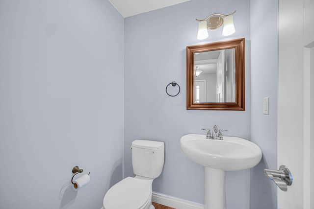 605 Hatch Lake Pkwy, Valparaiso, IN 46385