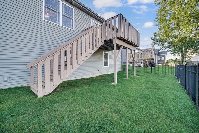 605 Hatch Lake Pkwy, Valparaiso, IN 46385