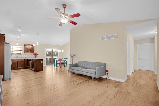 605 Hatch Lake Pkwy, Valparaiso, IN 46385