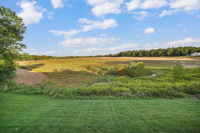 605 Hatch Lake Pkwy, Valparaiso, IN 46385