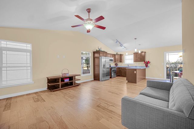 605 Hatch Lake Pkwy, Valparaiso, IN 46385