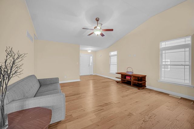 605 Hatch Lake Pkwy, Valparaiso, IN 46385