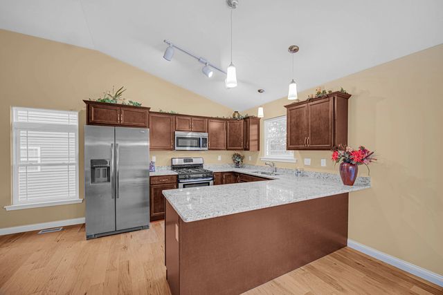 605 Hatch Lake Pkwy, Valparaiso, IN 46385