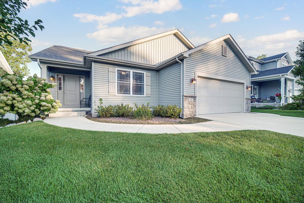 605 Hatch Lake Pkwy, Valparaiso, IN 46385