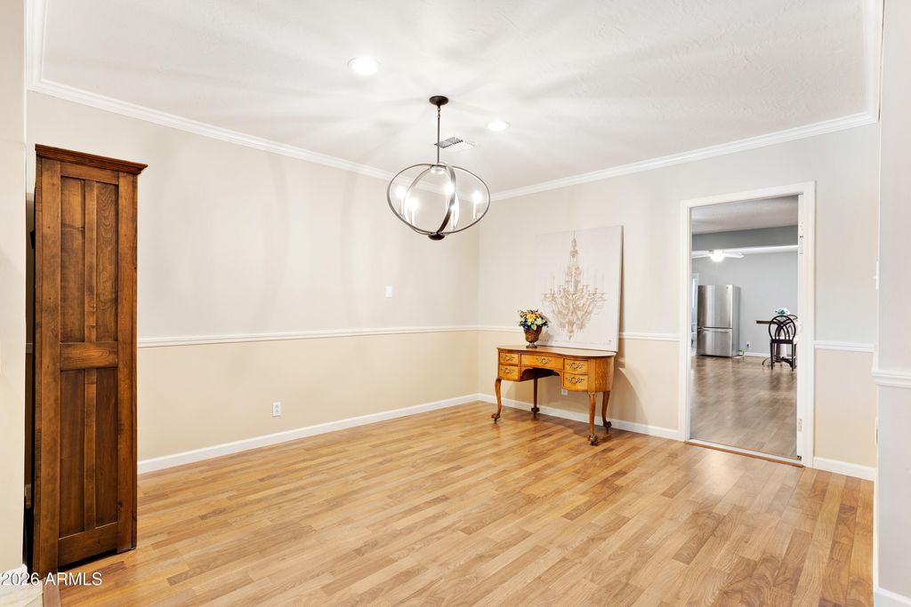 Image 16 of property listing at 864 W TULSA Street, Chandler, AZ 85225