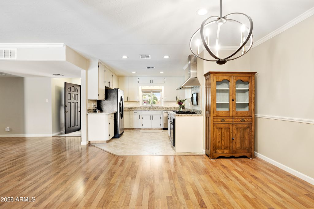Image 17 of property listing at 864 W TULSA Street, Chandler, AZ 85225