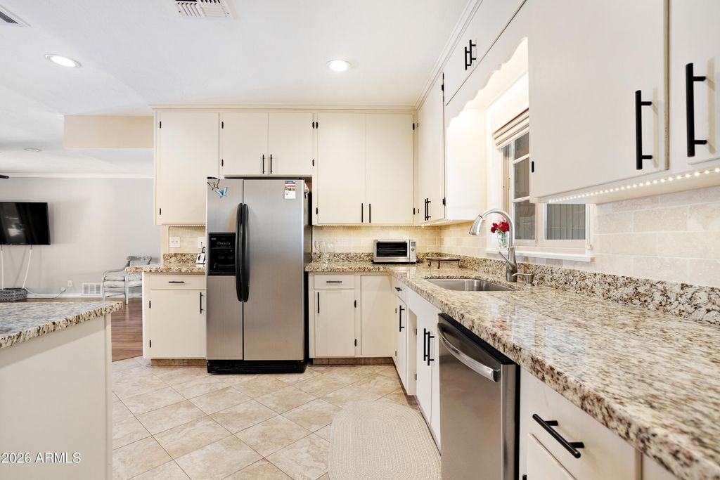 Image 24 of property listing at 864 W TULSA Street, Chandler, AZ 85225
