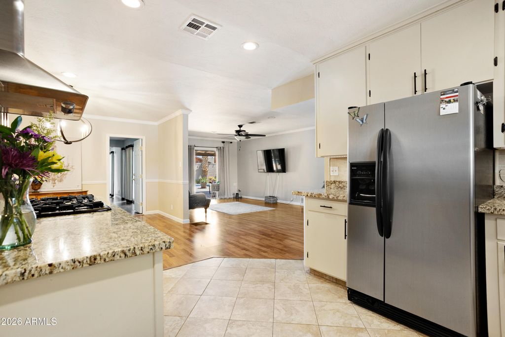 Image 25 of property listing at 864 W TULSA Street, Chandler, AZ 85225