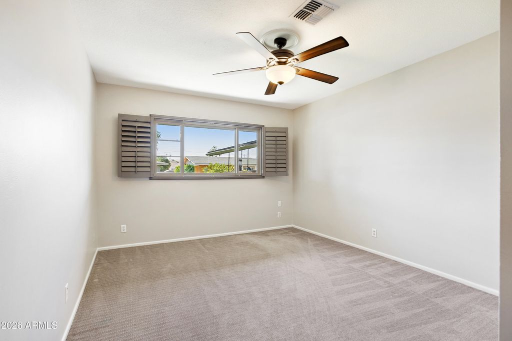 Image 3 of property listing at 864 W TULSA Street, Chandler, AZ 85225