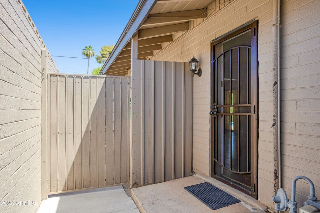 Image 34 of property listing at 864 W TULSA Street, Chandler, AZ 85225