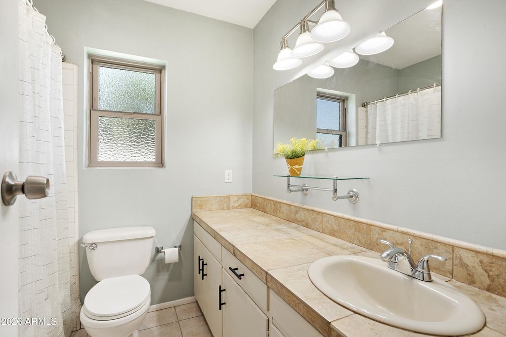 Image 40 of property listing at 864 W TULSA Street, Chandler, AZ 85225