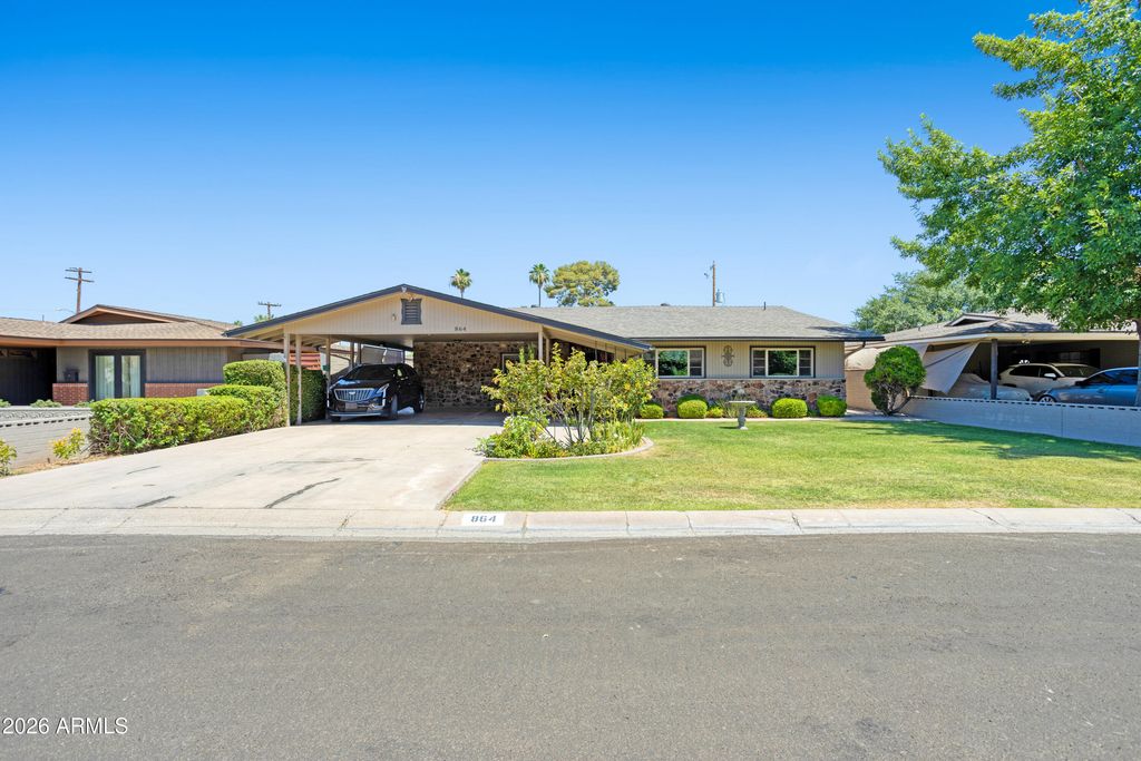 Image 6 of property listing at 864 W TULSA Street, Chandler, AZ 85225