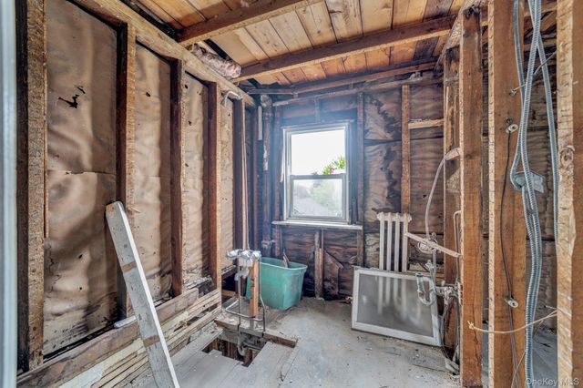 64 4th Avenue, New Hyde Park, NY 11040
