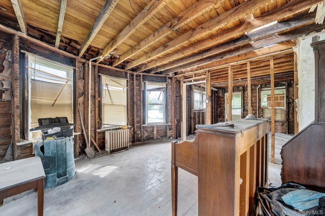 64 4th Avenue, New Hyde Park, NY 11040