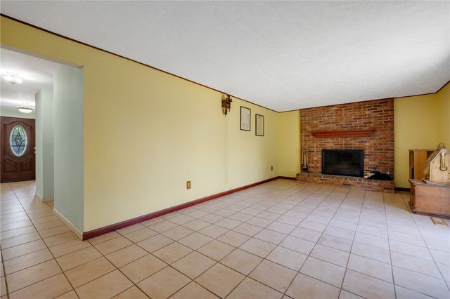 225 Sandoris Circle, Irondequoit, NY 14622