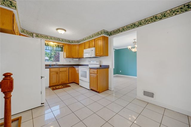 225 Sandoris Circle, Irondequoit, NY 14622