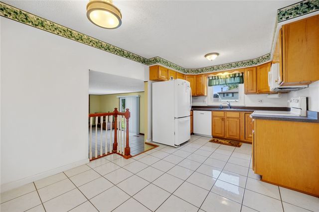 225 Sandoris Circle, Irondequoit, NY 14622