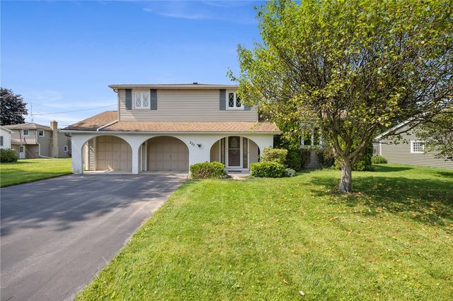 225 Sandoris Circle, Irondequoit, NY 14622