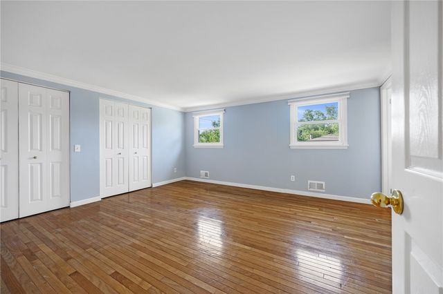 225 Sandoris Circle, Irondequoit, NY 14622