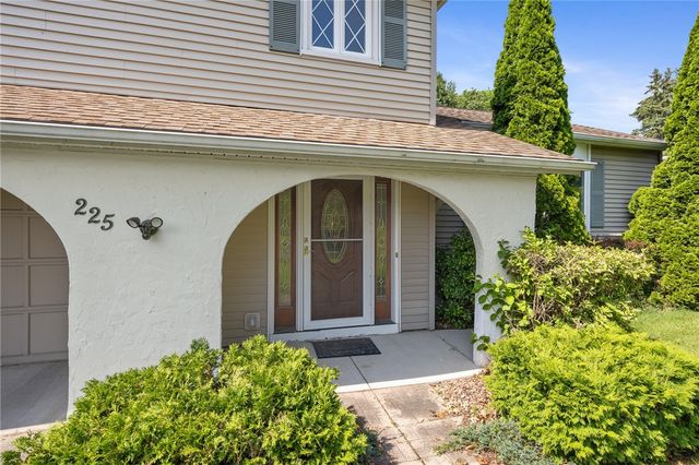 225 Sandoris Circle, Irondequoit, NY 14622