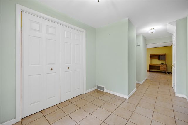 225 Sandoris Circle, Irondequoit, NY 14622