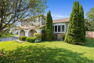 225 Sandoris Circle, Irondequoit, NY 14622