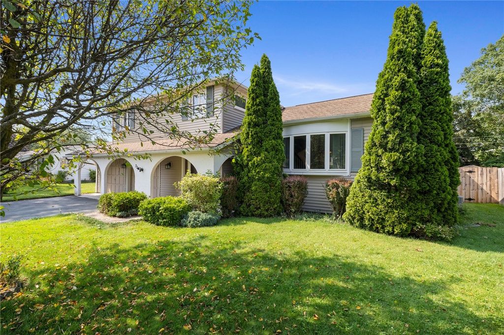 225 Sandoris Circle, Irondequoit, NY 14622