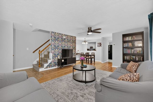 13 Old Meetinghouse Grn 13, Norton, MA 02766