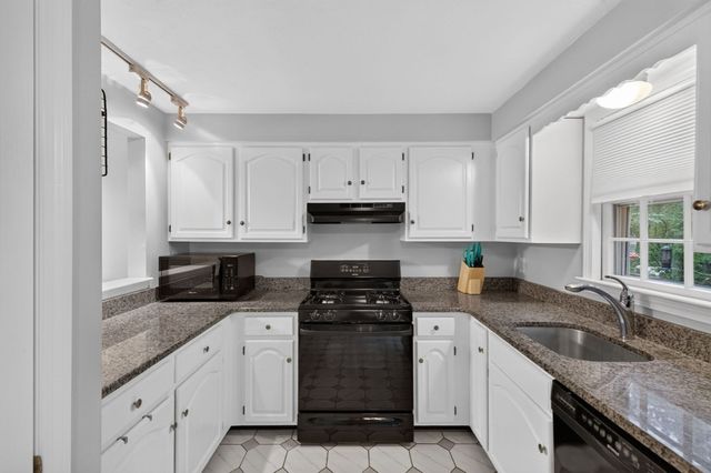 13 Old Meetinghouse Grn 13, Norton, MA 02766