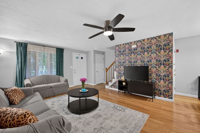 13 Old Meetinghouse Grn 13, Norton, MA 02766