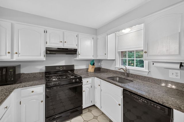 13 Old Meetinghouse Grn 13, Norton, MA 02766