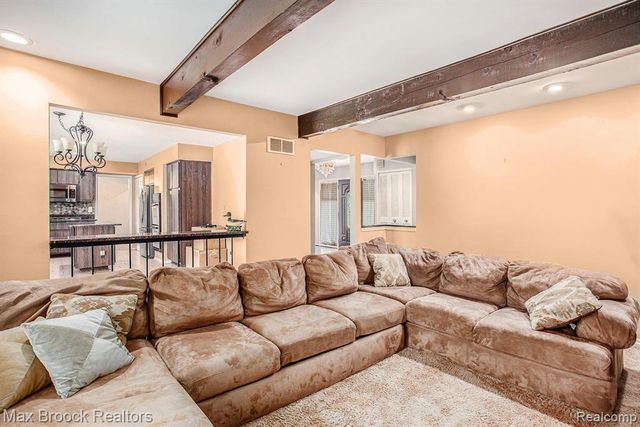 5622 Powder Horn Drive, West Bloomfield, MI 48322